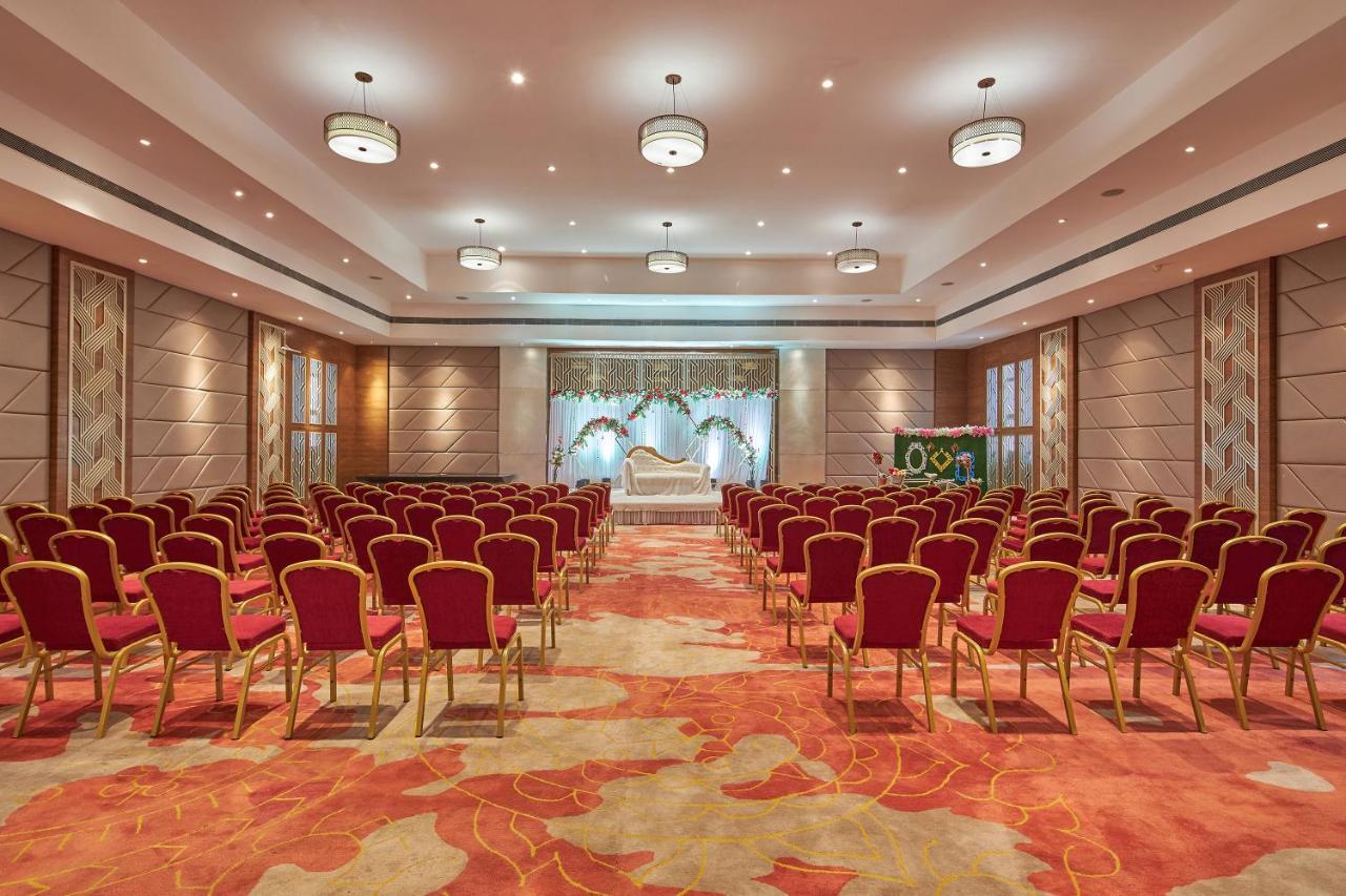 Royal Orchid Central Grazia, Нави Мумбай Екстериор снимка