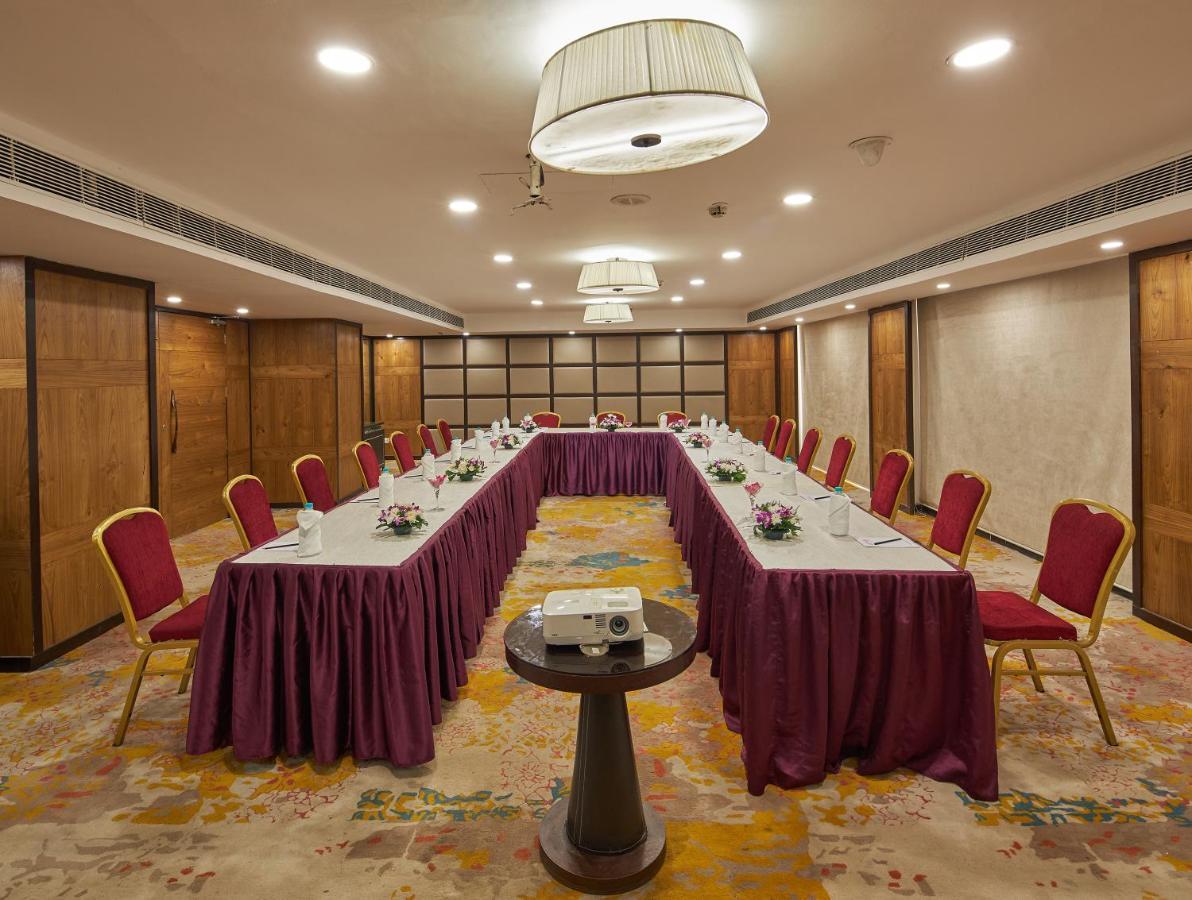 Royal Orchid Central Grazia, Нави Мумбай Екстериор снимка