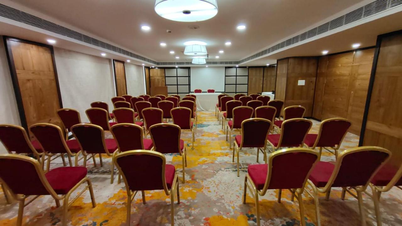 Royal Orchid Central Grazia, Нави Мумбай Екстериор снимка
