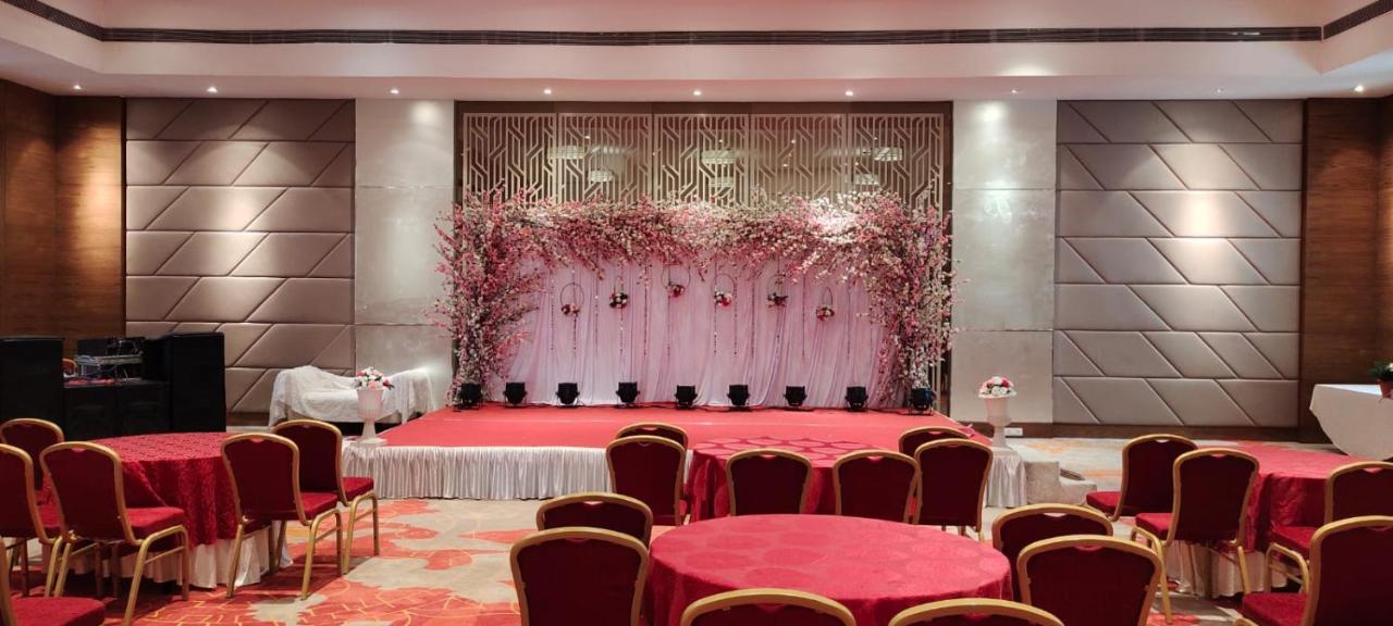 Royal Orchid Central Grazia, Нави Мумбай Екстериор снимка