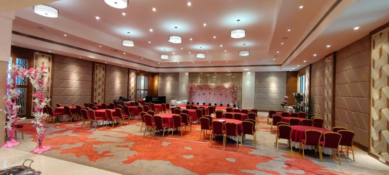 Royal Orchid Central Grazia, Нави Мумбай Екстериор снимка