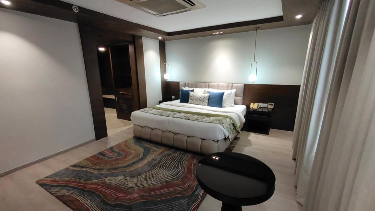 Royal Orchid Central Grazia, Нави Мумбай Екстериор снимка