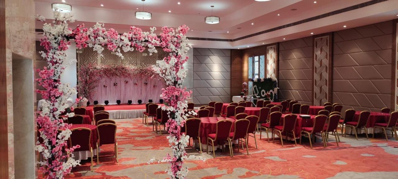 Royal Orchid Central Grazia, Нави Мумбай Екстериор снимка