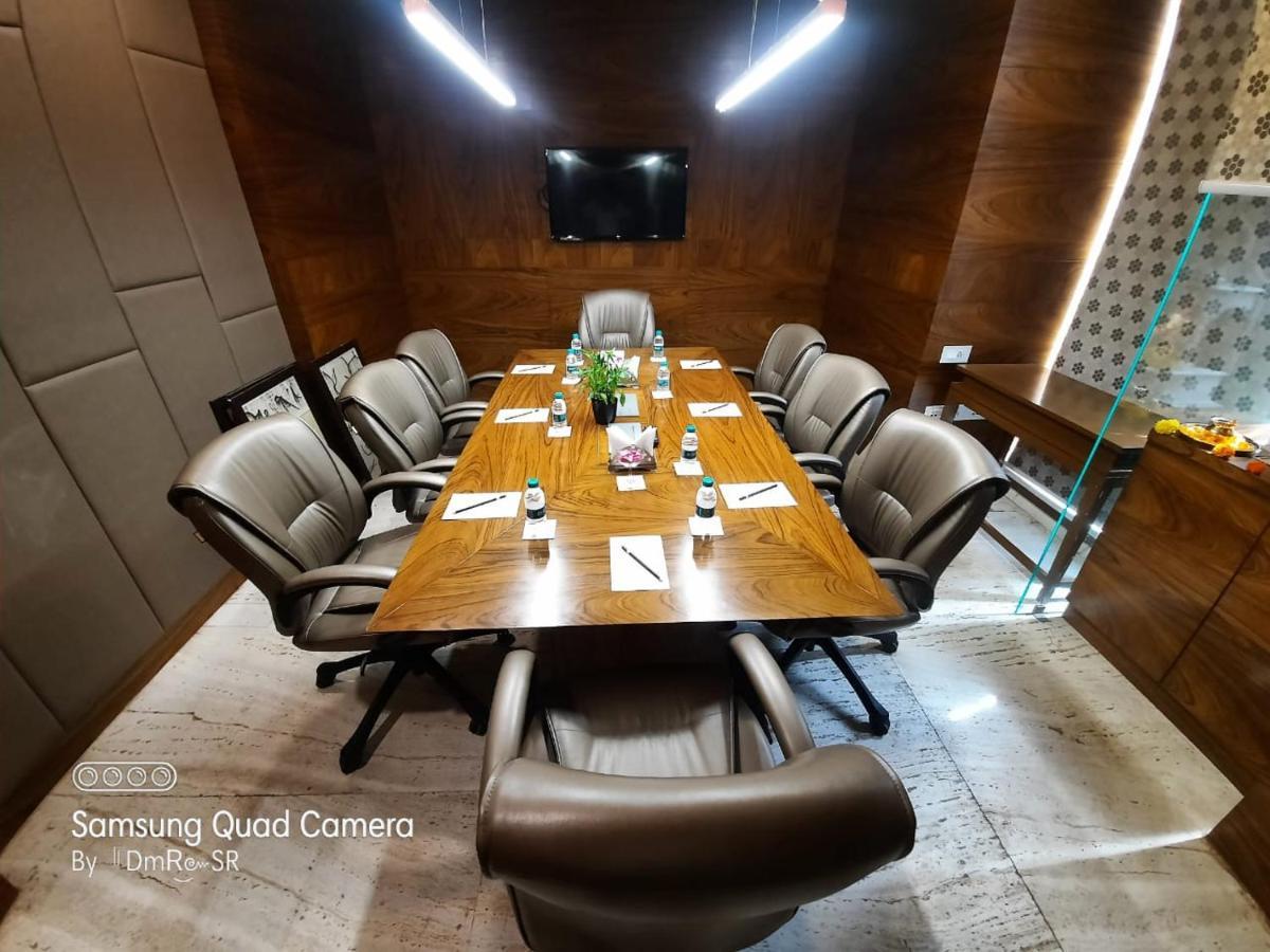 Royal Orchid Central Grazia, Нави Мумбай Екстериор снимка