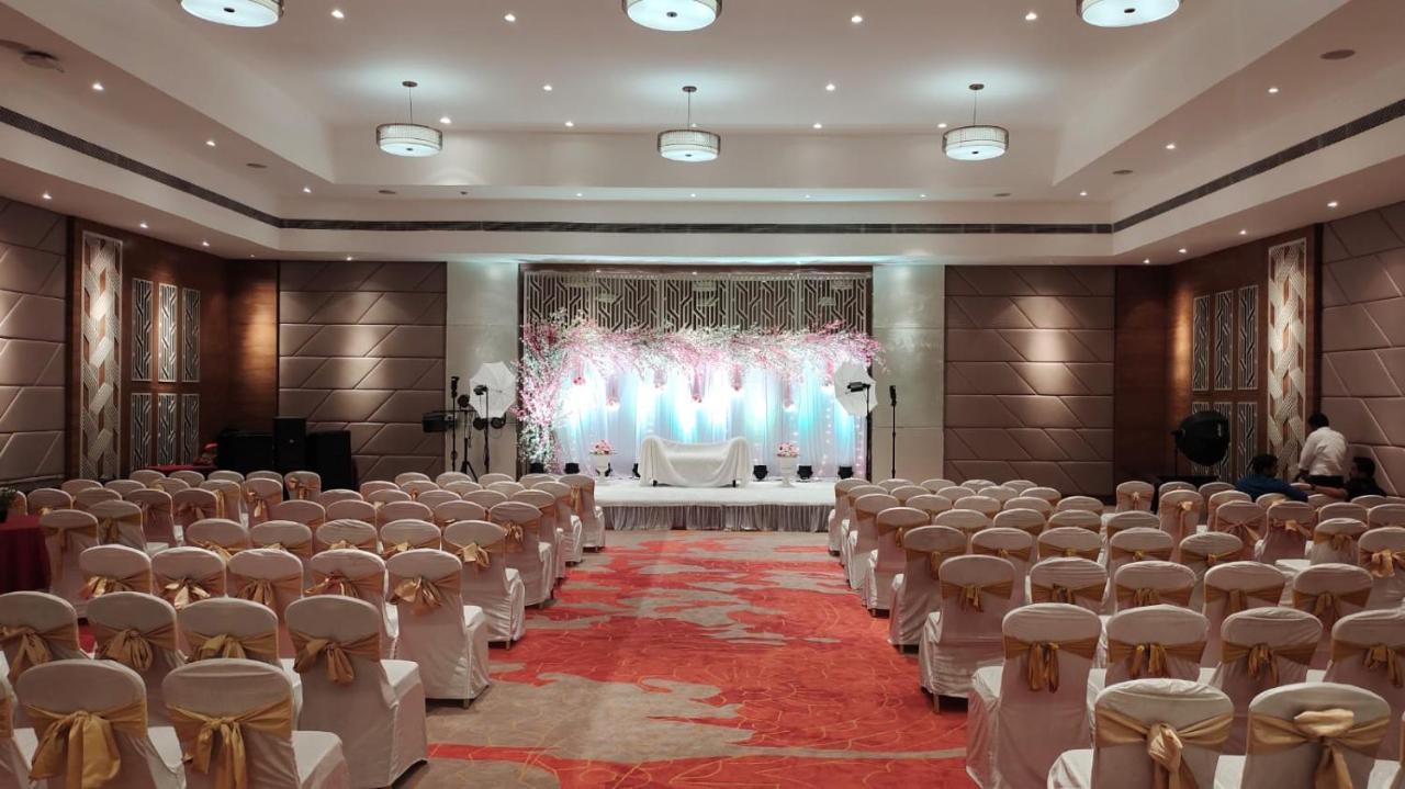 Royal Orchid Central Grazia, Нави Мумбай Екстериор снимка